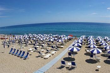 Montauro Hotel Club Cala Longa מראה חיצוני תמונה