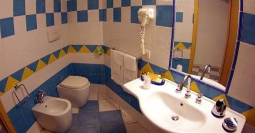 Montauro Hotel Club Cala Longa מראה חיצוני תמונה