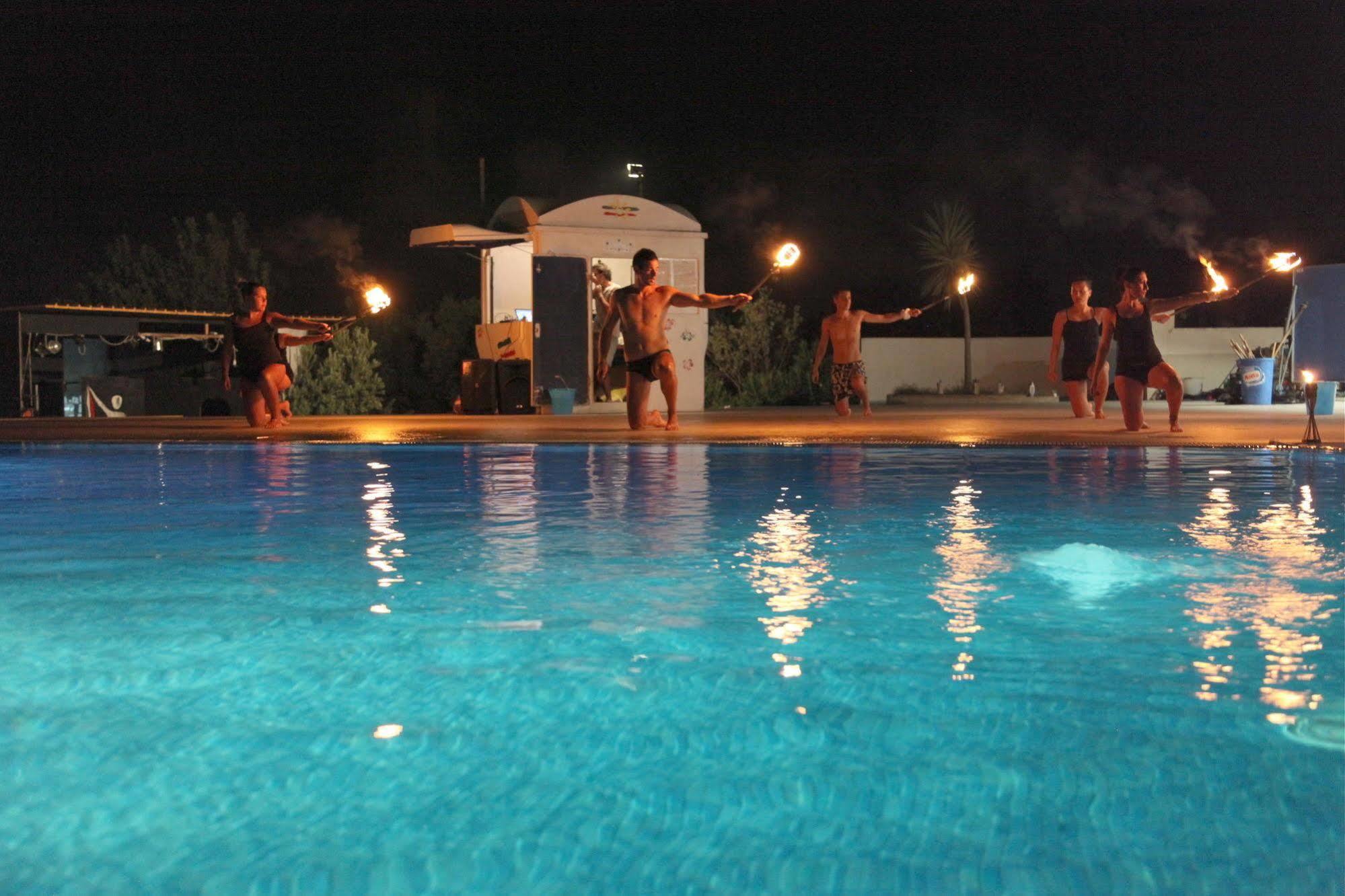 Montauro Hotel Club Cala Longa מראה חיצוני תמונה